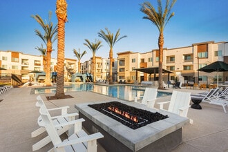 Ascend At Black Canyon in Phoenix, AZ - Foto de edificio - Building Photo