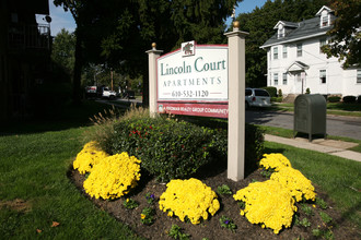 Lincoln Court Apartments in Prospect Park, PA - Building Photo - Building Photo