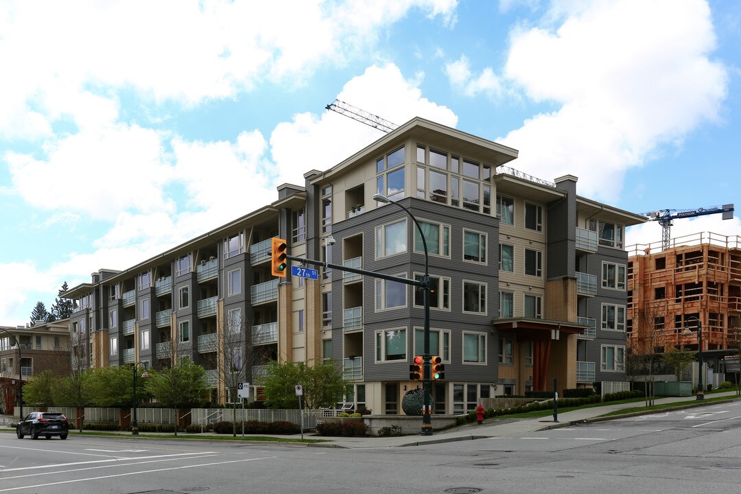 2665 Mountain Hwy in North Vancouver, BC - Building Photo