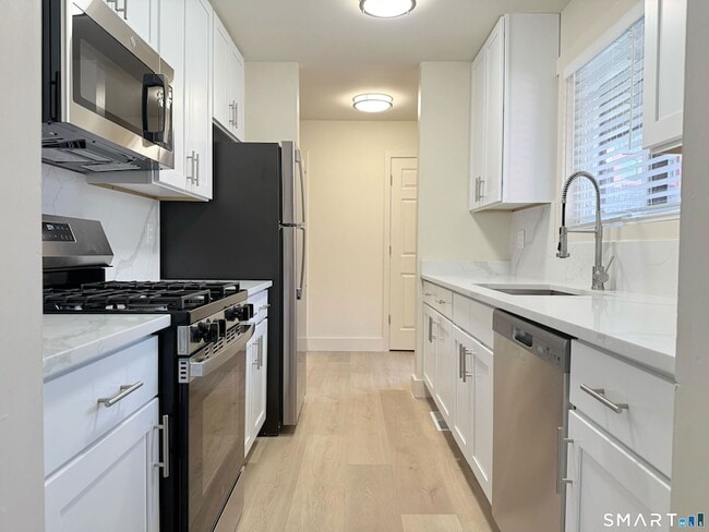 108 Montoya Dr in Branford, CT - Building Photo - Building Photo