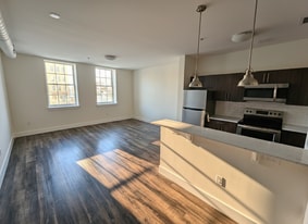 120 Green St, Unit 213 in Newark, NJ - Building Photo