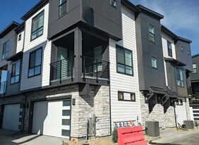 2034 S Holly St in Denver, CO - Building Photo
