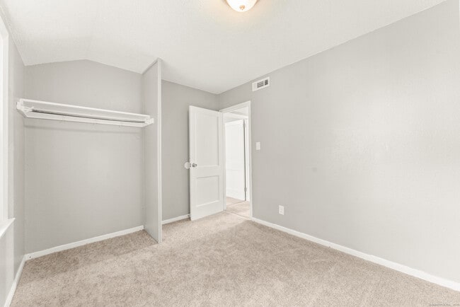 103 Cannon Rd in East Hartford, CT - Building Photo - Building Photo