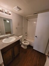 9837 Walnut St in Dallas, TX - Foto de edificio - Building Photo