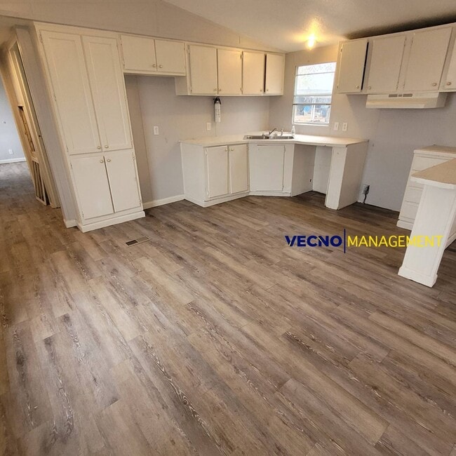 3525 E Main St in Uvalde, TX - Building Photo - Building Photo