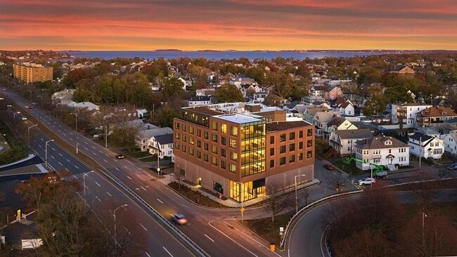 57 Quincy Shore Dr, Unit 402 in Quincy, MA - Building Photo - Building Photo