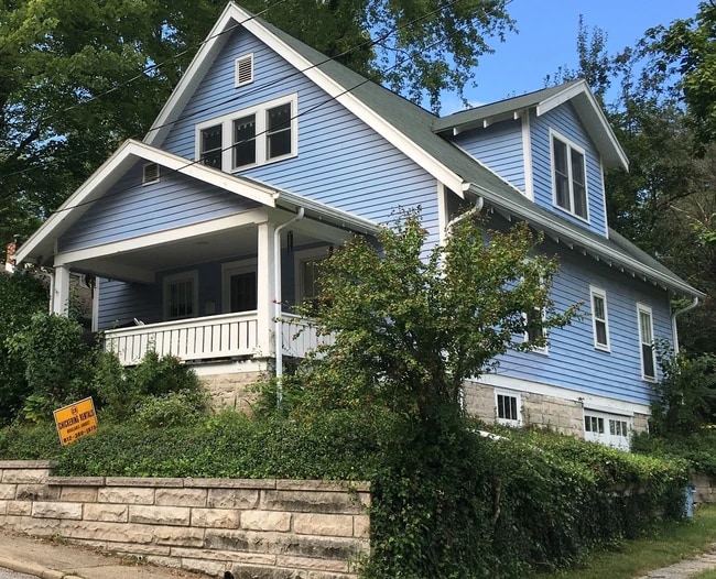 213 E Cottage Grove Ave