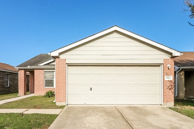 8107 Sanders Glen Ln