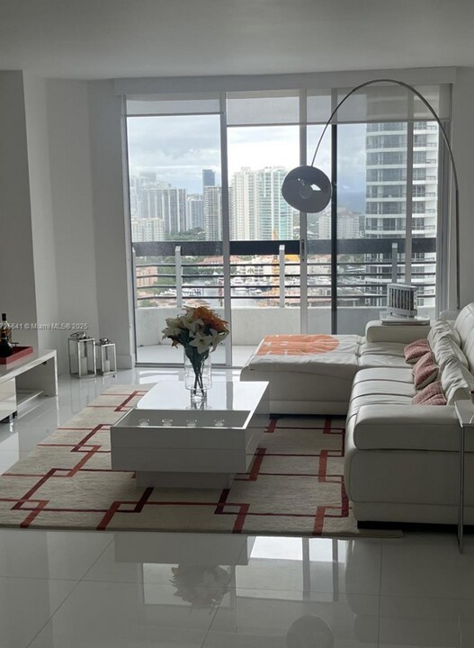 3530 Mystic Pointe Dr, Unit 3007 in Aventura, FL - Foto de edificio