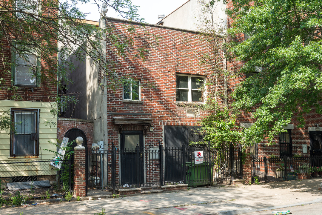 875 Pacific St in Brooklyn, NY - Foto de edificio