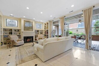45 E Cedar St in Chicago, IL - Building Photo - Building Photo