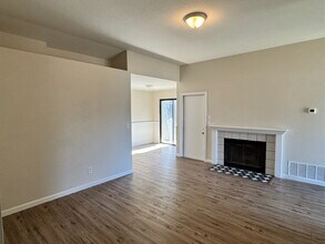 351 Pinedale Ave in Sacramento, CA - Building Photo - Building Photo