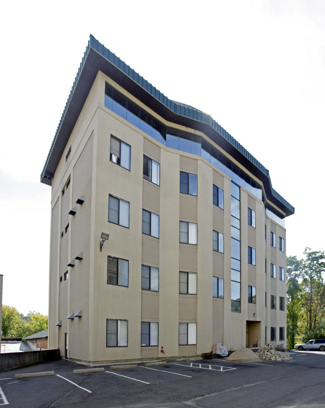 Fallview Apartments in Seymour, CT - Building Photo - Building Photo