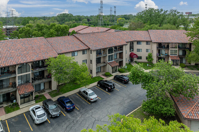 River Glen Condominiums in Lombard, IL - Building Photo - Building Photo