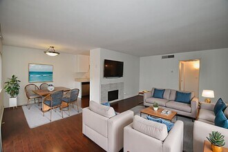 15128 Burbank Blvd, Unit 44-114 in Los Angeles, CA - Building Photo - Building Photo