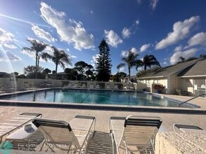 1512 SE Royal Green Cir in Port St. Lucie, FL - Foto de edificio - Building Photo