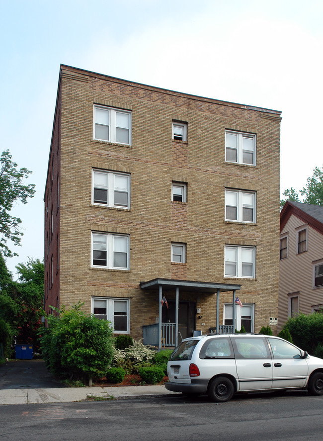 24 Dover St in Springfield, MA - Foto de edificio - Building Photo