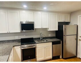 400 Governors Dr-Unit -1 in Winthrop, MA - Foto de edificio - Building Photo