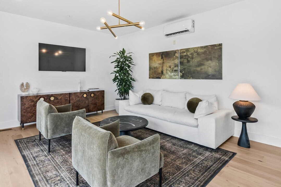 346 Peters St SW in Atlanta, GA - Building Photo