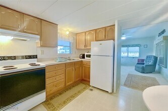 112 Cape Sable Dr in Naples, FL - Foto de edificio - Building Photo