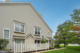 505 Oliphant Ln in Mount Laurel, NJ - Building Photo - Building Photo
