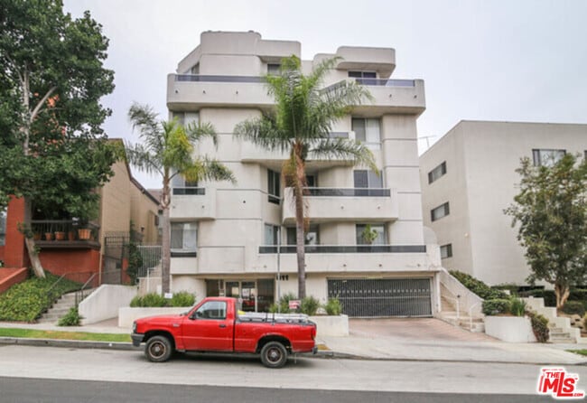 811 S Lucerne Blvd in Los Angeles, CA - Building Photo - Building Photo