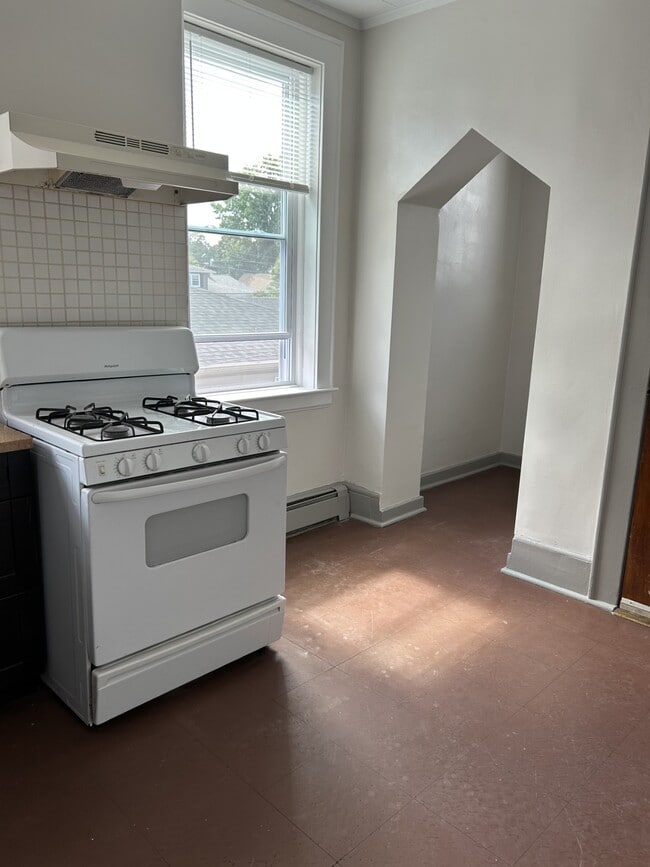 141 Franklin Ave, Unit #2 in Nutley, NJ - Foto de edificio - Building Photo