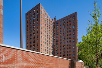 Anita Terrace in Rego Park, NY - Building Photo - Building Photo