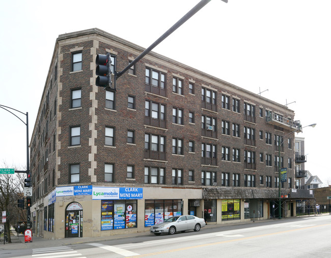 6753-6761 N Clark St in Chicago, IL - Building Photo - Building Photo