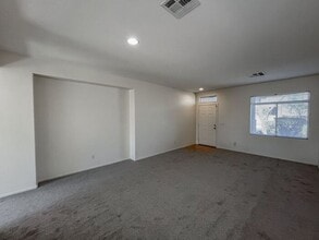 6440 Playa De Carmen Way in North Las Vegas, NV - Building Photo - Building Photo