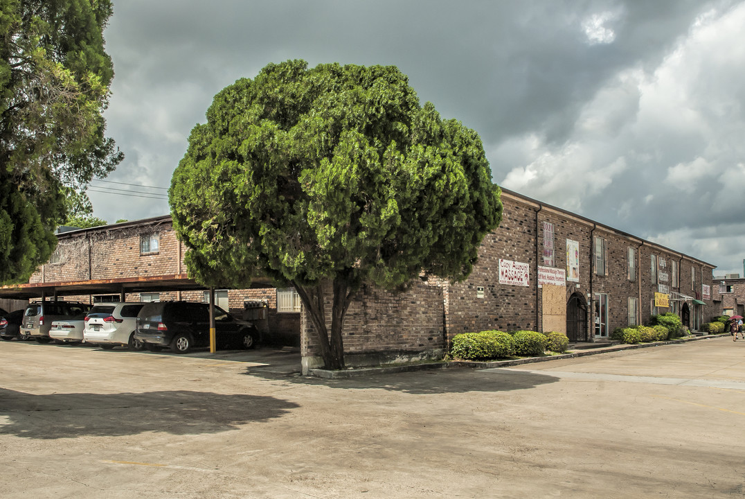 Diho Apartments II in Houston, TX - Building Photo