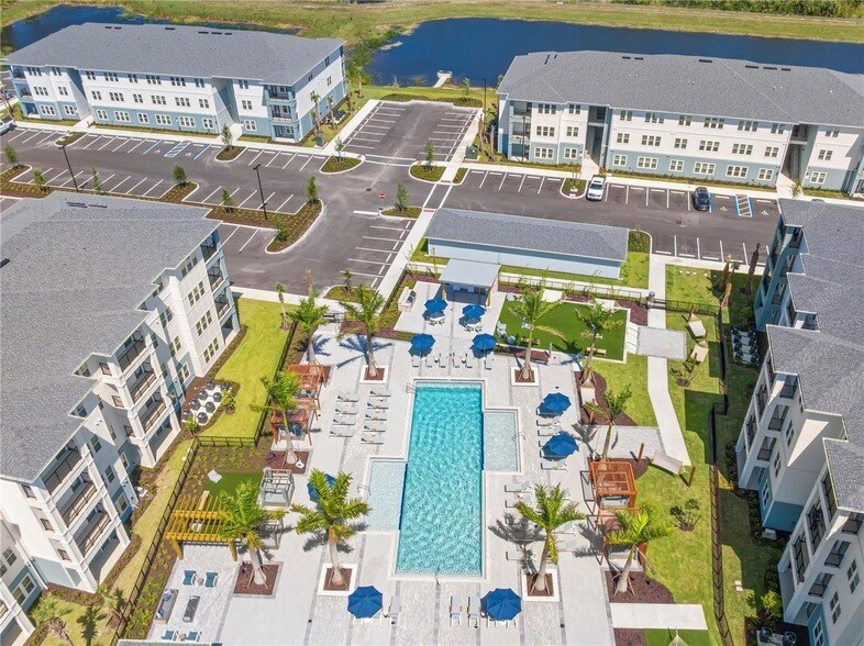 9720 Beaming Rd, Unit A2 in Venice, FL - Building Photo