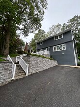 13 Pauline Pl, Unit B in East Northport, NY - Building Photo - Building Photo