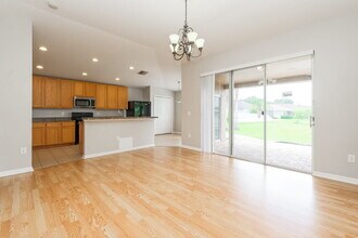 7817 Monarch Garden Cir in Apollo Beach, FL - Building Photo - Building Photo