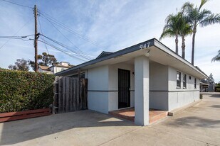 947 Oak Ave in Carlsbad, CA - Building Photo