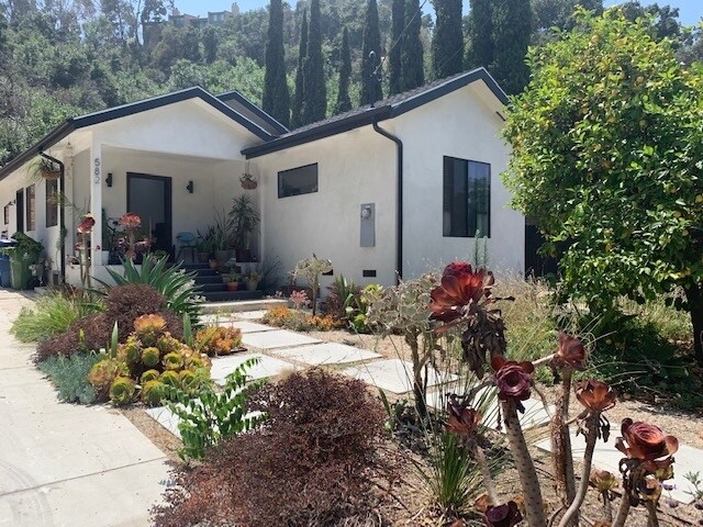 582 Pullman St in Los Angeles, CA - Building Photo