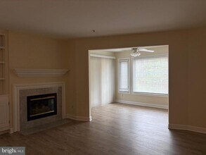 12233 Fairfield House Dr in Fairfax, VA - Building Photo - Building Photo