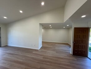 14104 Village 14 in Camarillo, CA - Building Photo - Building Photo