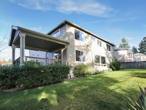 2334 Taylor Dr in West Linn, OR - Foto de edificio - Building Photo