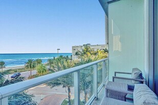 4111 S Ocean Dr in Hollywood, FL - Building Photo