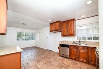 1728 W Phillips Dr in Pomona, CA - Building Photo - Building Photo