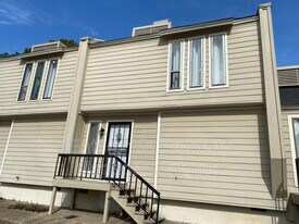 8176 Harley Sq. in Memphis, TN - Building Photo