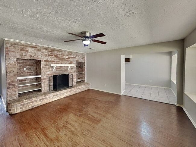 4315 Sloangate Dr in Spring, TX - Foto de edificio - Building Photo