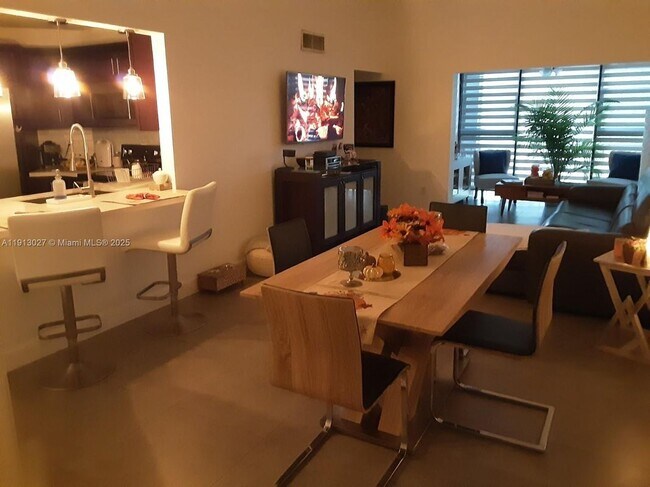 9409 Fontainebleau Blvd in Miami, FL - Foto de edificio - Building Photo