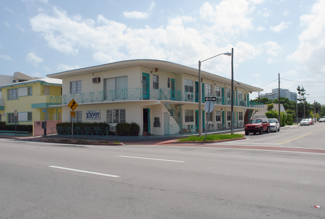 300 76th St in Miami Beach, FL - Building Photo