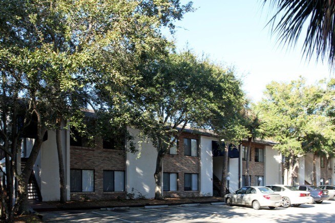 Sprucewood Apartments in Daytona Beach, FL - Foto de edificio