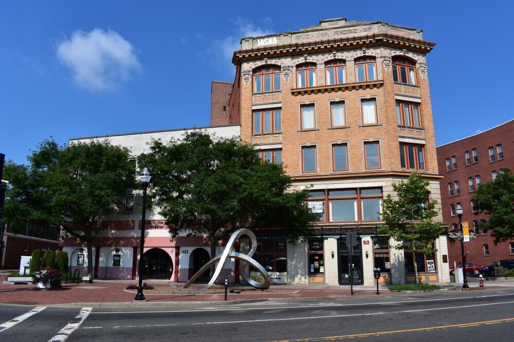 The Andrews in New Britain, CT - Foto de edificio