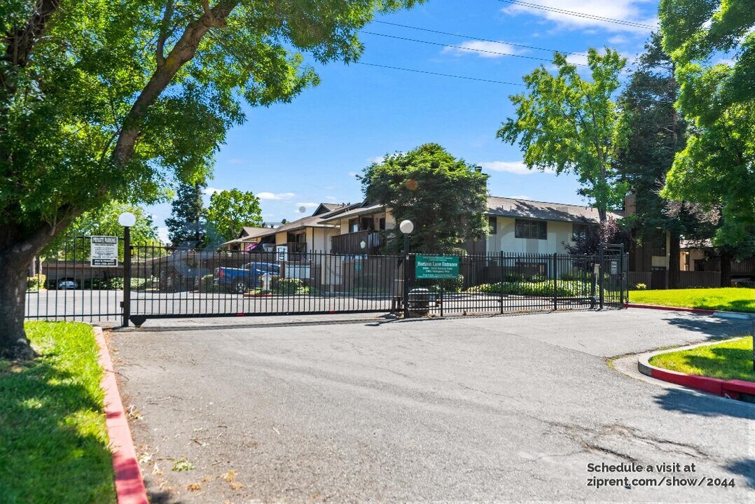 2400 Horizon Ln in Antioch, CA - Building Photo