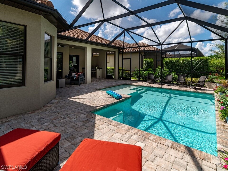 8463 Palacio Terrace W in Naples, FL - Building Photo