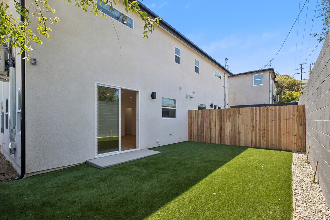 8347 Kittyhawk Ave in Los Angeles, CA - Building Photo